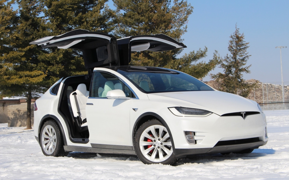 Tesla Model X mang vẻ đẹp sang trọng mà ẩn chứa đầy quyền lực